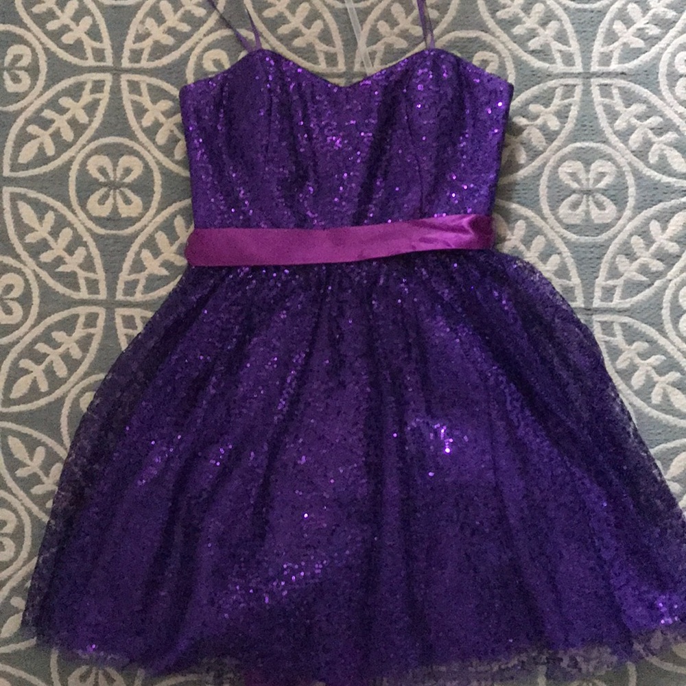 Purple Party Dress!! (Size: 5/6)